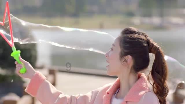 深蓝色的短袖可以配黑色裤子吗？游戏画面