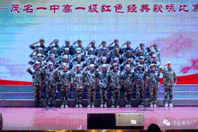 亚当玩高尔夫
